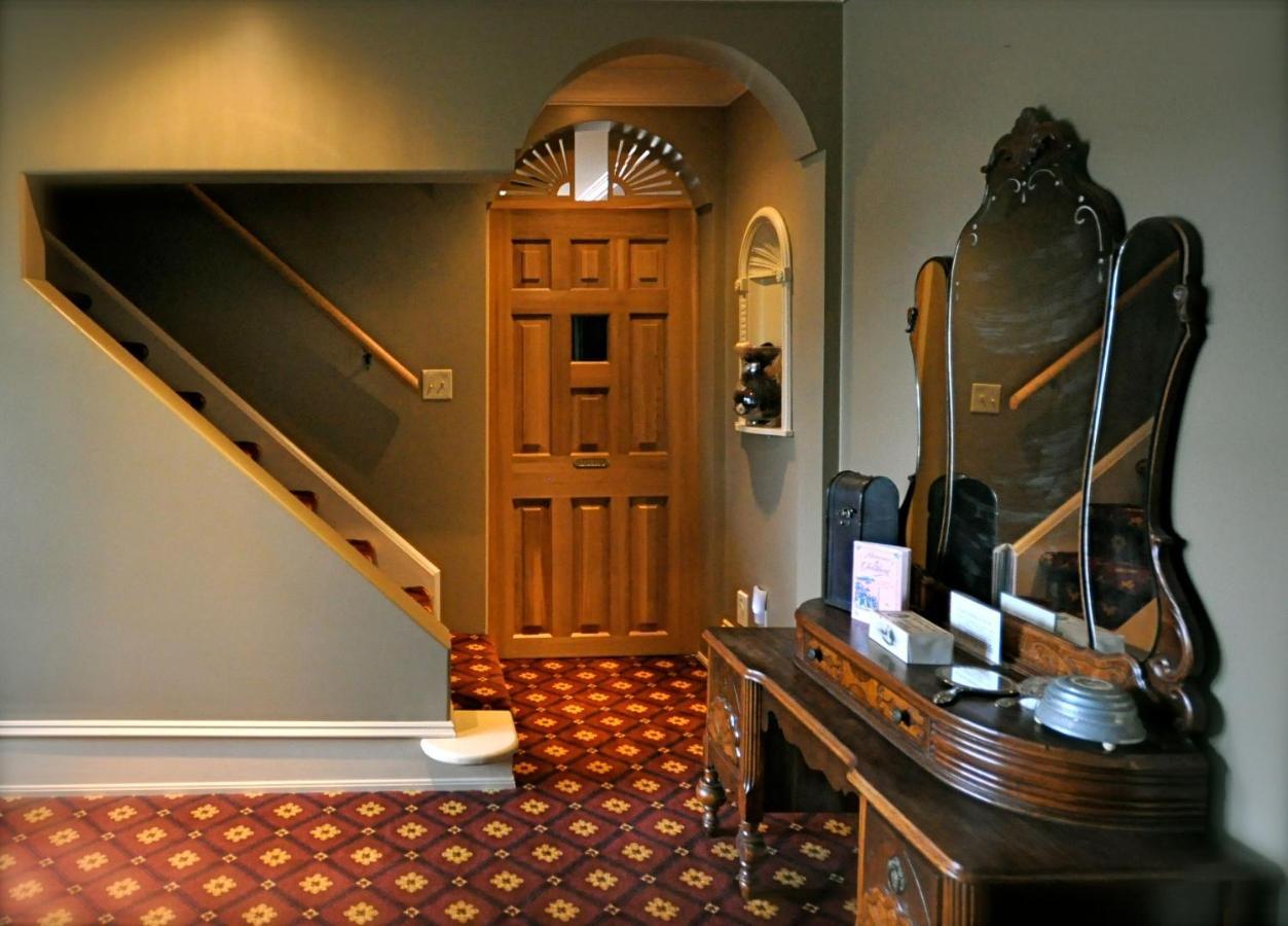 Creighton Manor Inn Bed & Breakfast Orillia Zewnętrze zdjęcie