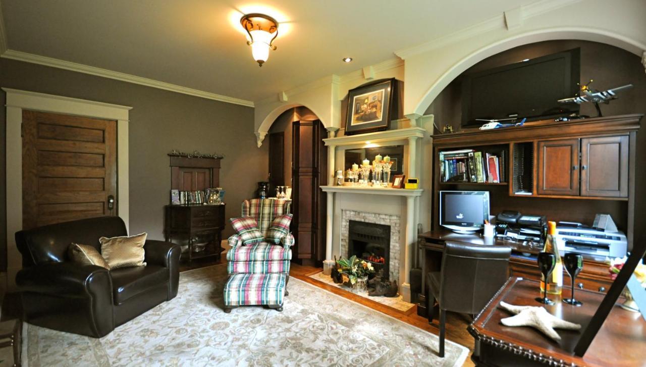 Creighton Manor Inn Bed & Breakfast Orillia Zewnętrze zdjęcie
