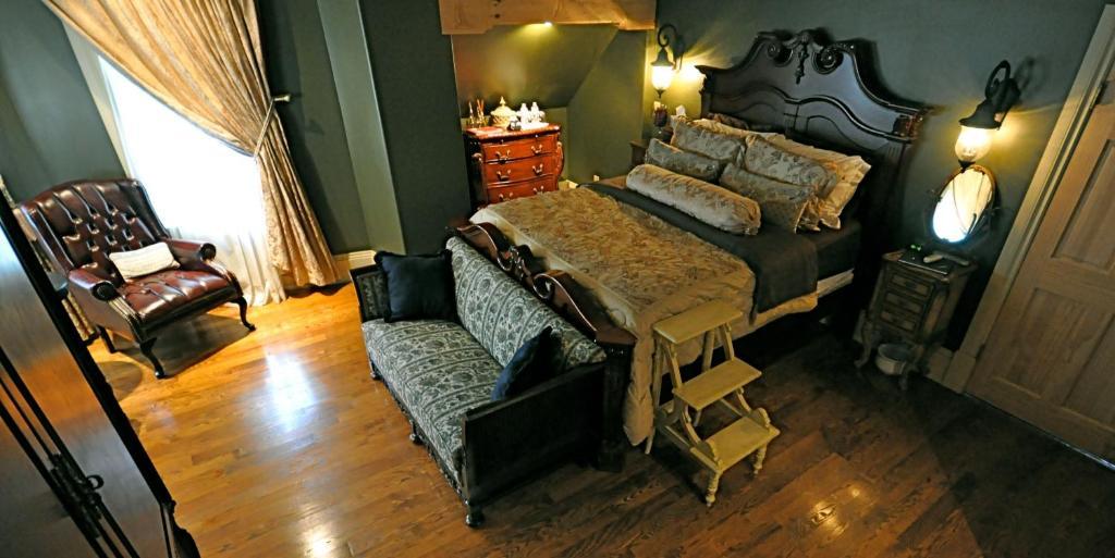 Creighton Manor Inn Bed & Breakfast Orillia Pokój zdjęcie