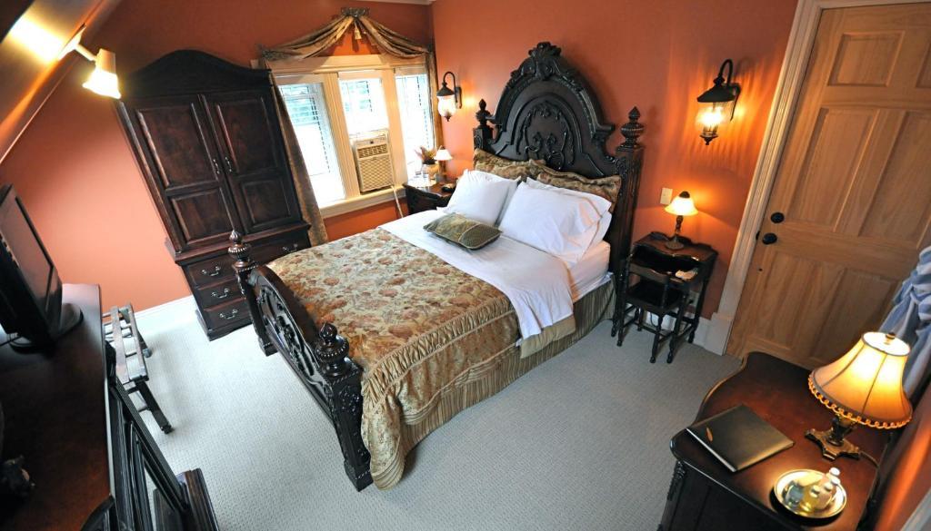 Creighton Manor Inn Bed & Breakfast Orillia Pokój zdjęcie