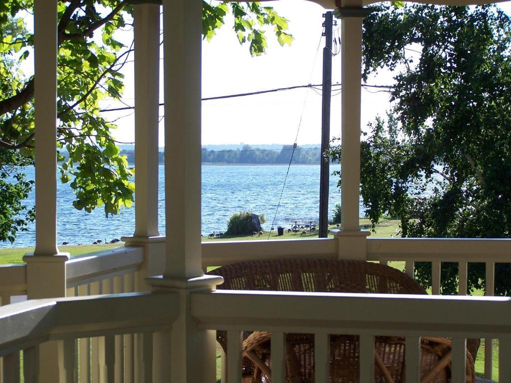 Creighton Manor Inn Bed & Breakfast Orillia Zewnętrze zdjęcie