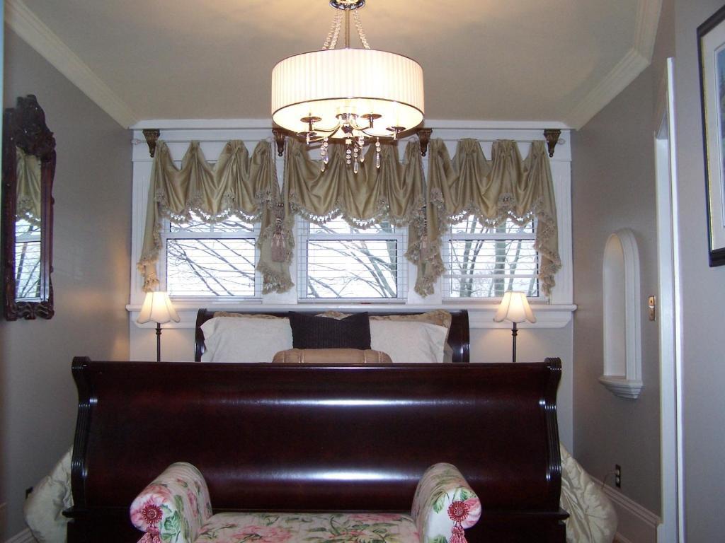 Creighton Manor Inn Bed & Breakfast Orillia Pokój zdjęcie