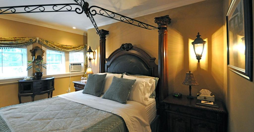 Creighton Manor Inn Bed & Breakfast Orillia Zewnętrze zdjęcie