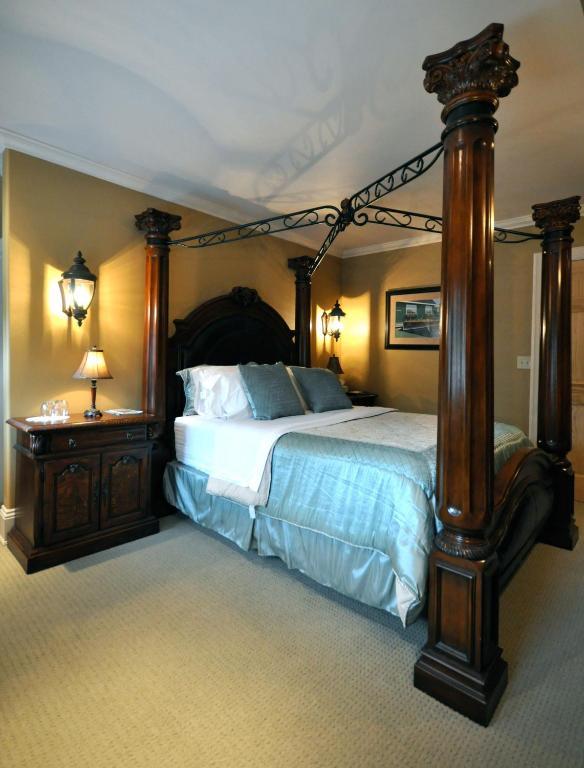 Creighton Manor Inn Bed & Breakfast Orillia Zewnętrze zdjęcie