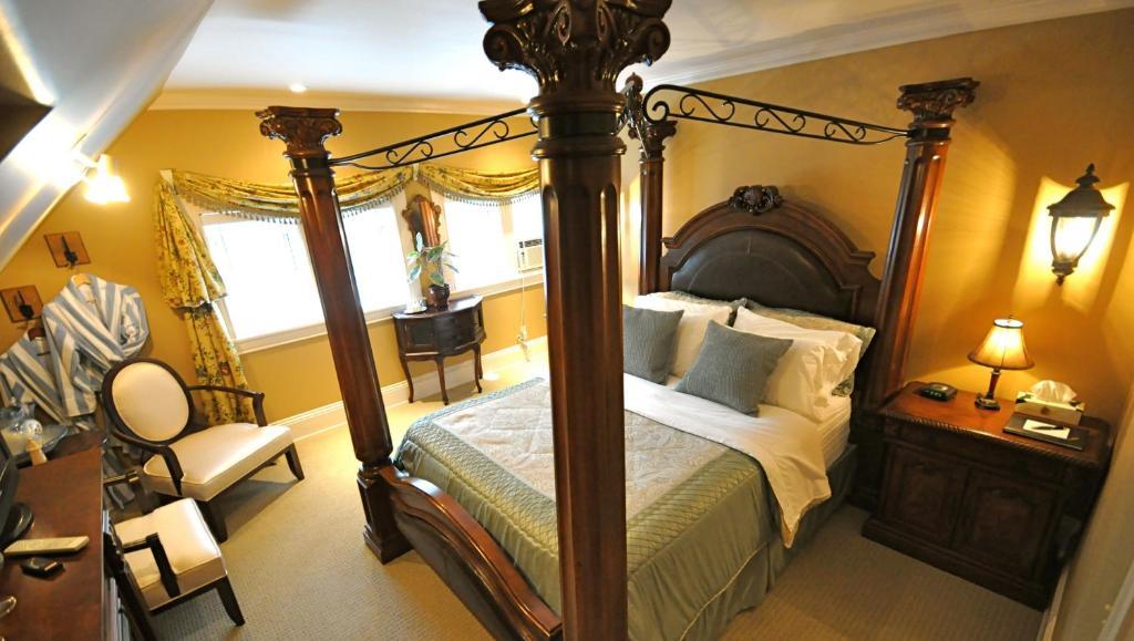 Creighton Manor Inn Bed & Breakfast Orillia Zewnętrze zdjęcie