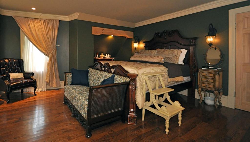 Creighton Manor Inn Bed & Breakfast Orillia Zewnętrze zdjęcie